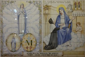 성녀 가타리나 라부레와 기적의 메달_photo by Joseolgon_in the Nossa Senhora da Paz Sanctuary in Ponte da Barca_Portugal.jpg